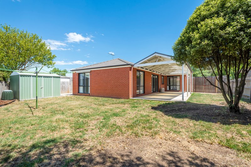 Photo - 15 Vista Close, Gisborne VIC 3437 - Image 11