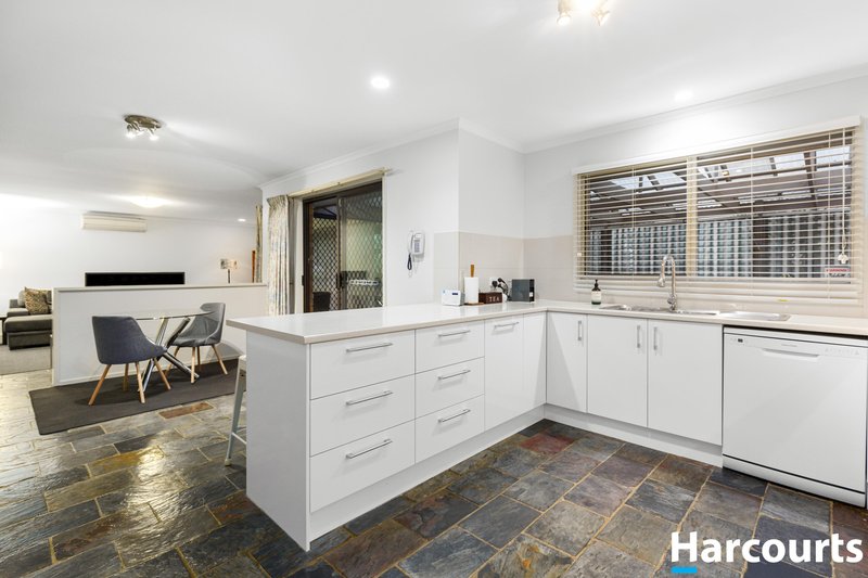 Photo - 15 Vista Crescent, Rowville VIC 3178 - Image 4