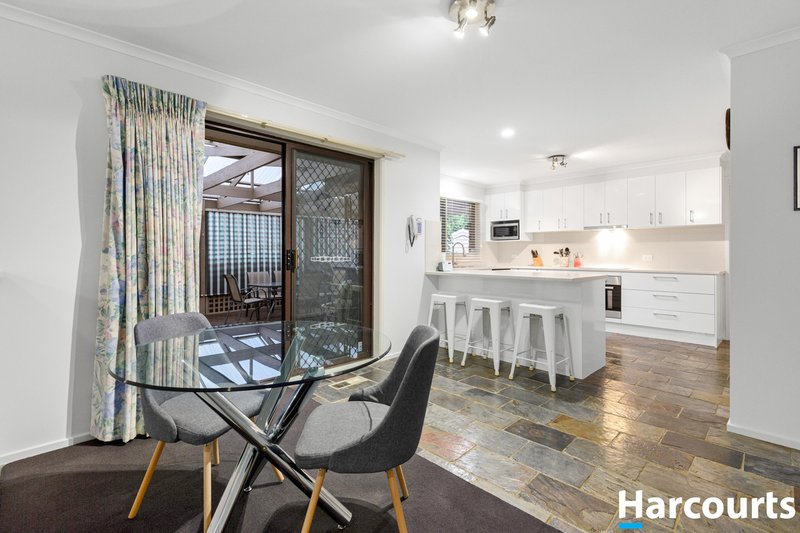 Photo - 15 Vista Crescent, Rowville VIC 3178 - Image 5