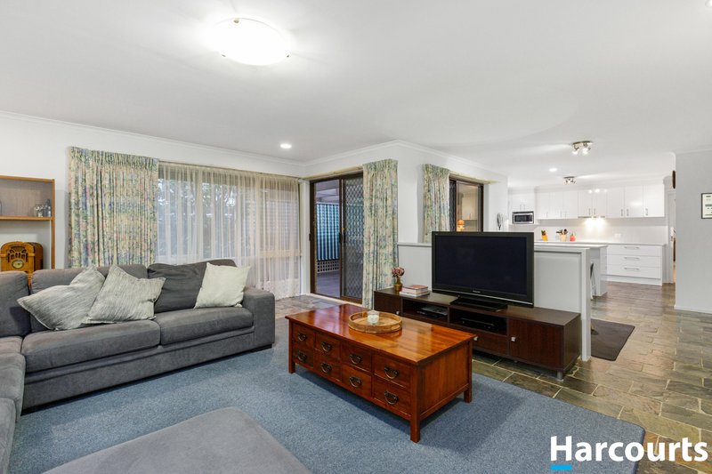 Photo - 15 Vista Crescent, Rowville VIC 3178 - Image 6