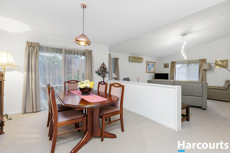 Photo - 15 Vista Crescent, Rowville VIC 3178 - Image 8