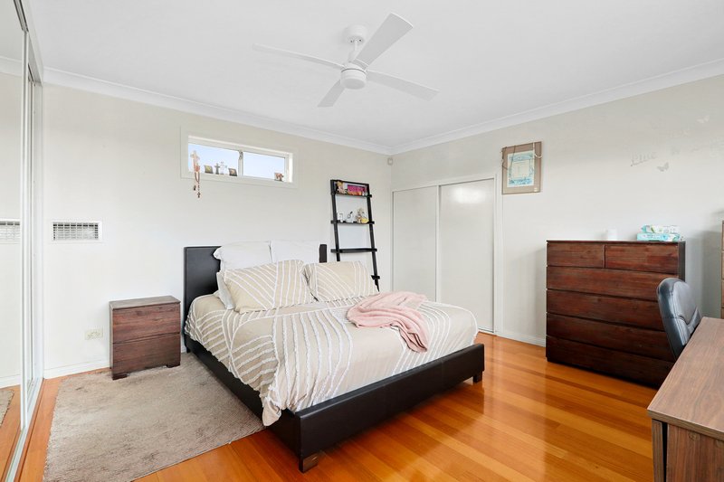 Photo - 15 Wagstaff Street, Edensor Park NSW 2176 - Image 5