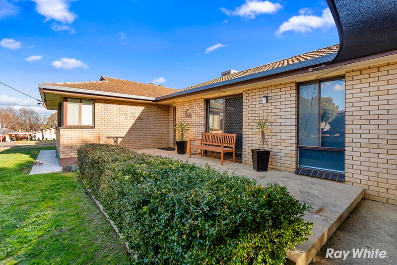 15 Walana Crescent, Kooringal NSW 2650