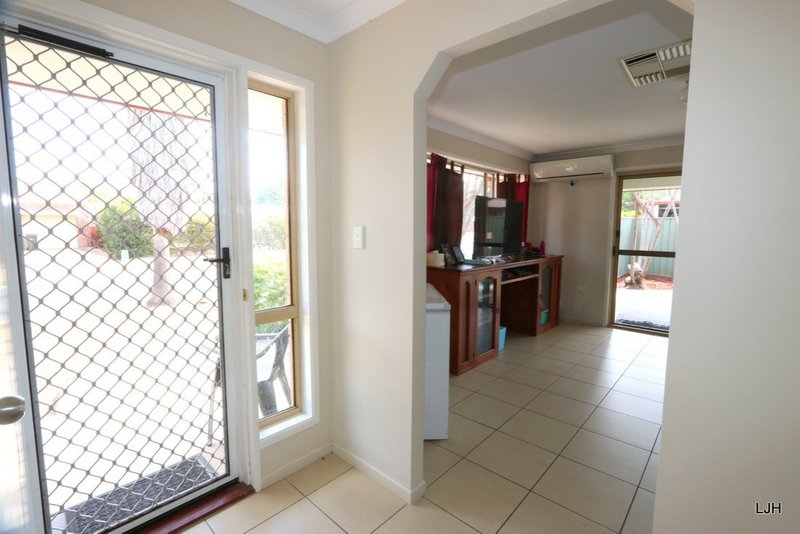 Photo - 15 Waldby Court, Emerald QLD 4720 - Image 2