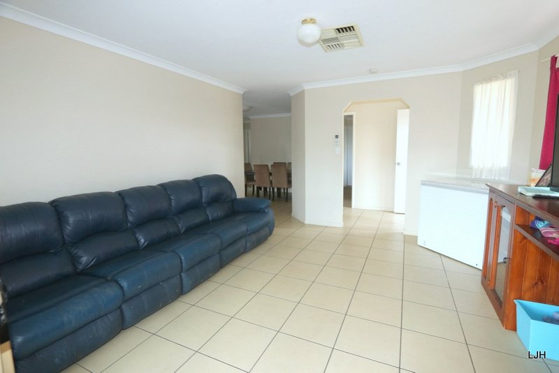 Photo - 15 Waldby Court, Emerald QLD 4720 - Image 4