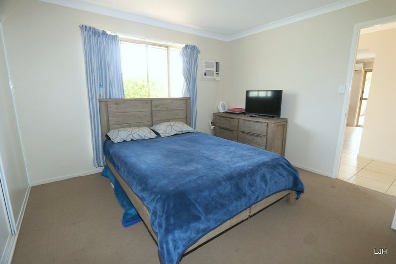 Photo - 15 Waldby Court, Emerald QLD 4720 - Image 7