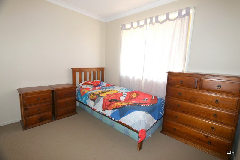 Photo - 15 Waldby Court, Emerald QLD 4720 - Image 8