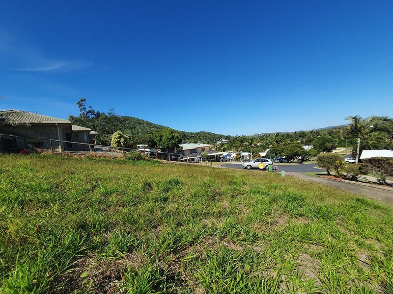 Photo - 15 Waringa Place, Yeppoon QLD 4703 - Image 2