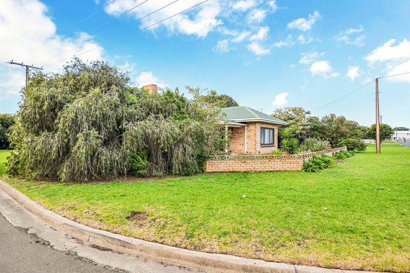 Photo - 15 Warne Street, Victor Harbor SA 5211 - Image 4