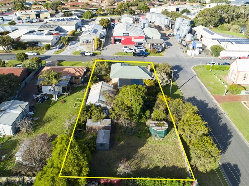 Photo - 15 Warne Street, Victor Harbor SA 5211 - Image 6