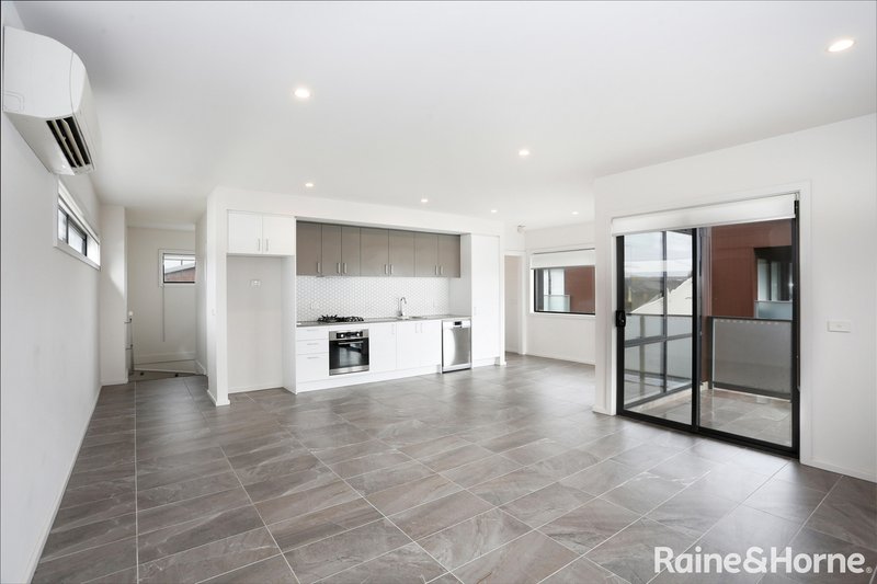 Photo - 1/5 Water Fern Grove, Greenvale VIC 3059 - Image 4