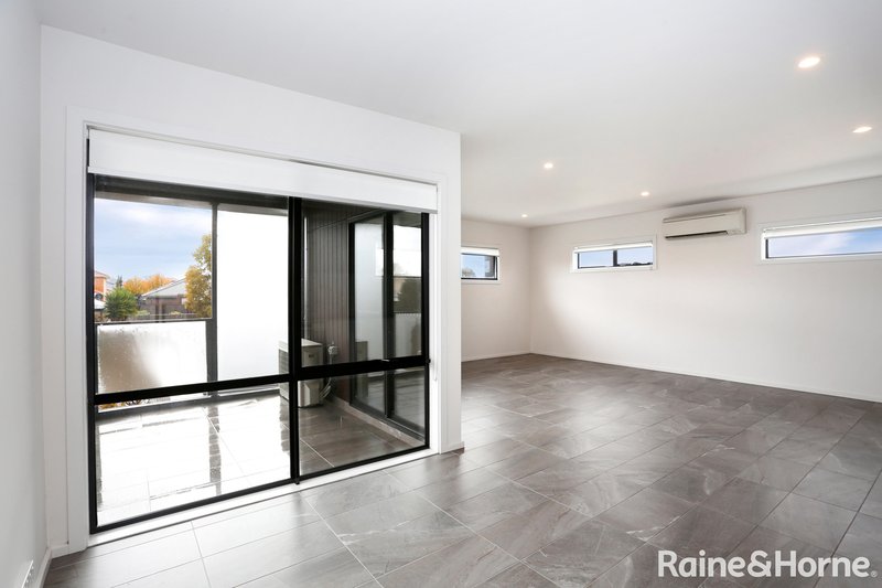 Photo - 1/5 Water Fern Grove, Greenvale VIC 3059 - Image 5