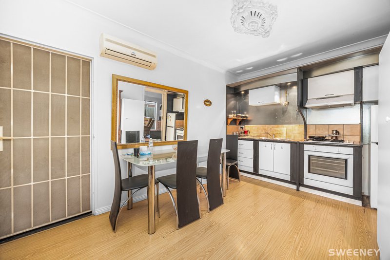 Photo - 15 Weaver Court, Altona Meadows VIC 3028 - Image 5