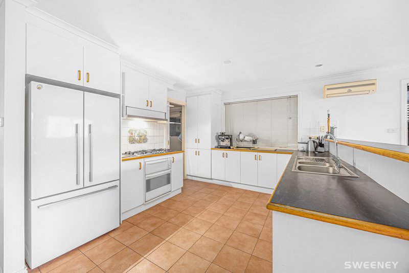 Photo - 15 Weaver Court, Altona Meadows VIC 3028 - Image 7
