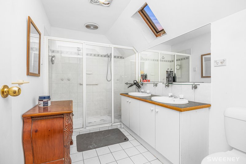 Photo - 15 Weaver Court, Altona Meadows VIC 3028 - Image 10