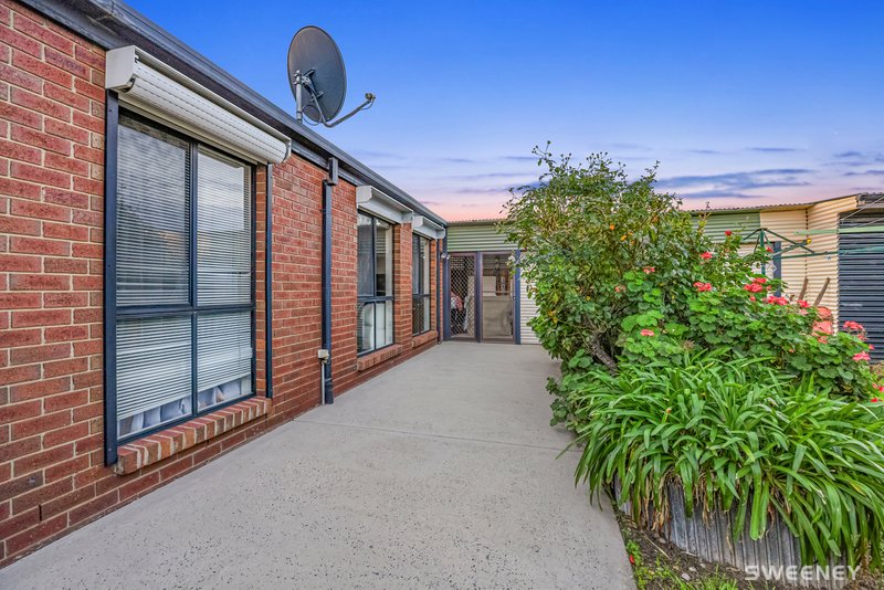 Photo - 15 Weaver Court, Altona Meadows VIC 3028 - Image 17