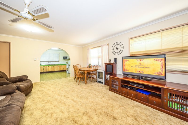 Photo - 15 Whiting Street, Beachmere QLD 4510 - Image 2