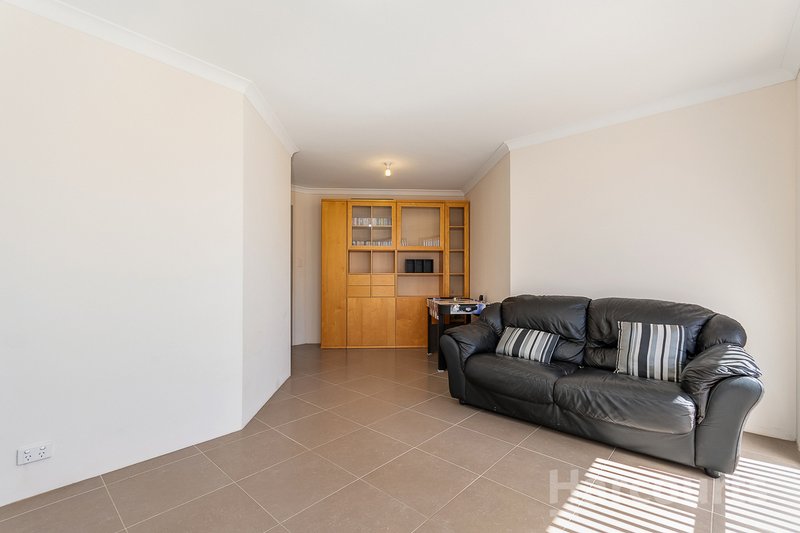 Photo - 15 Wilcannia Elbow , Currambine WA 6028 - Image 8