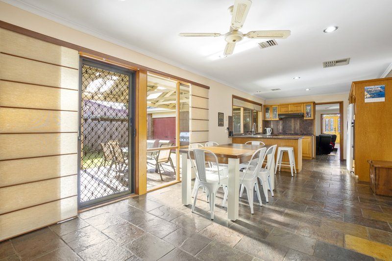 Photo - 15 Wildflower Crescent, Hoppers Crossing VIC 3029 - Image 4