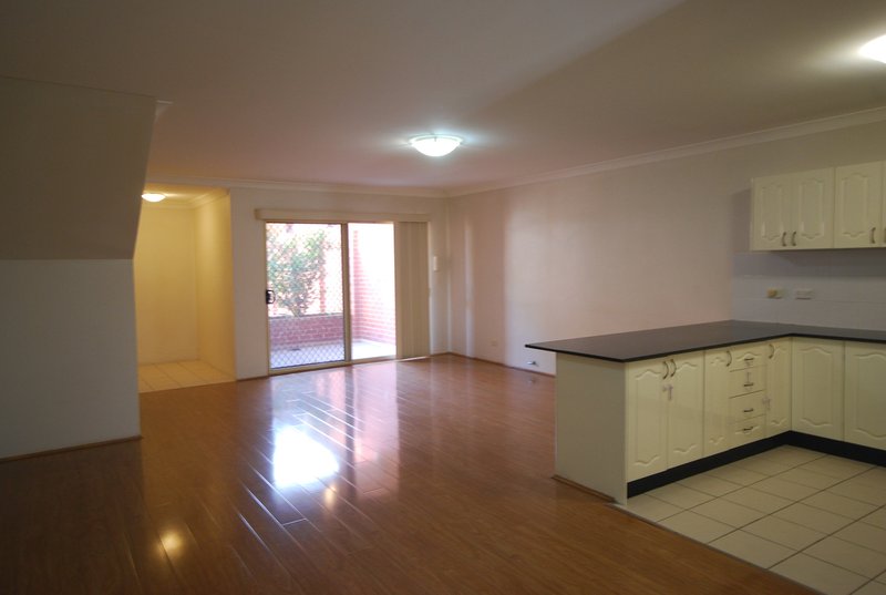 Photo - 1/5 William Street, Fairfield NSW 2165 - Image 3