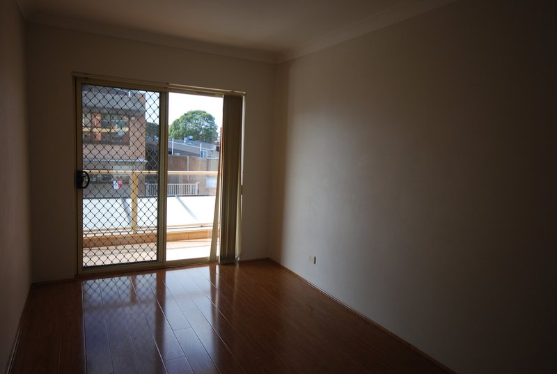 Photo - 1/5 William Street, Fairfield NSW 2165 - Image 8