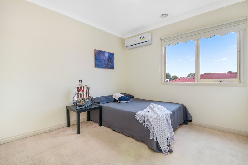 Photo - 15 Wilona Way, Berwick VIC 3806 - Image 9