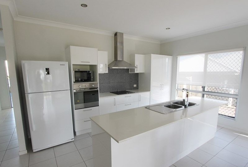 Photo - 15 Windjana Court, New Auckland QLD 4680 - Image 2