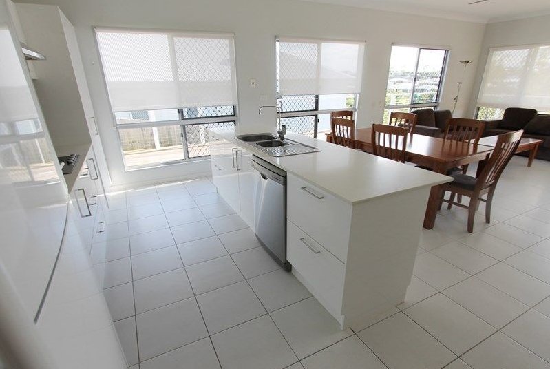 Photo - 15 Windjana Court, New Auckland QLD 4680 - Image 3