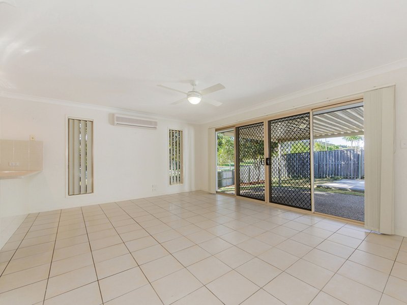 Photo - 15 Witheren Circuit, Pacific Pines QLD 4211 - Image 5