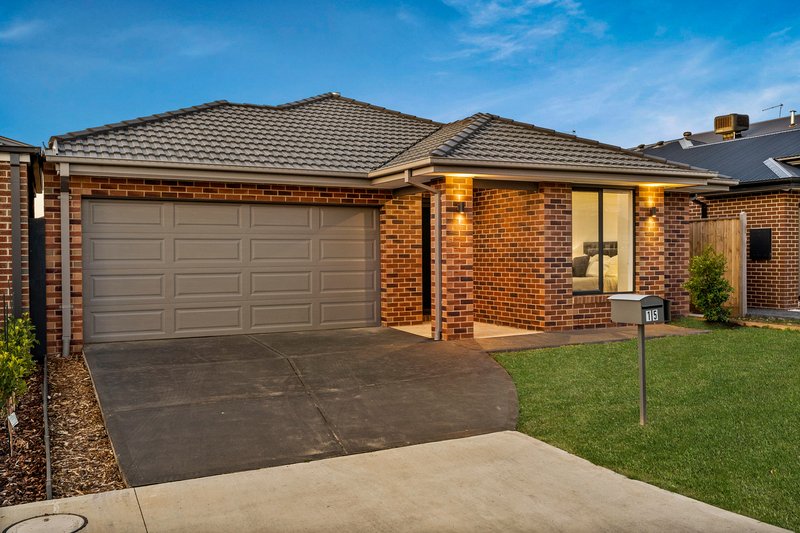 15 Wolverine Crescent, Clyde North VIC 3978