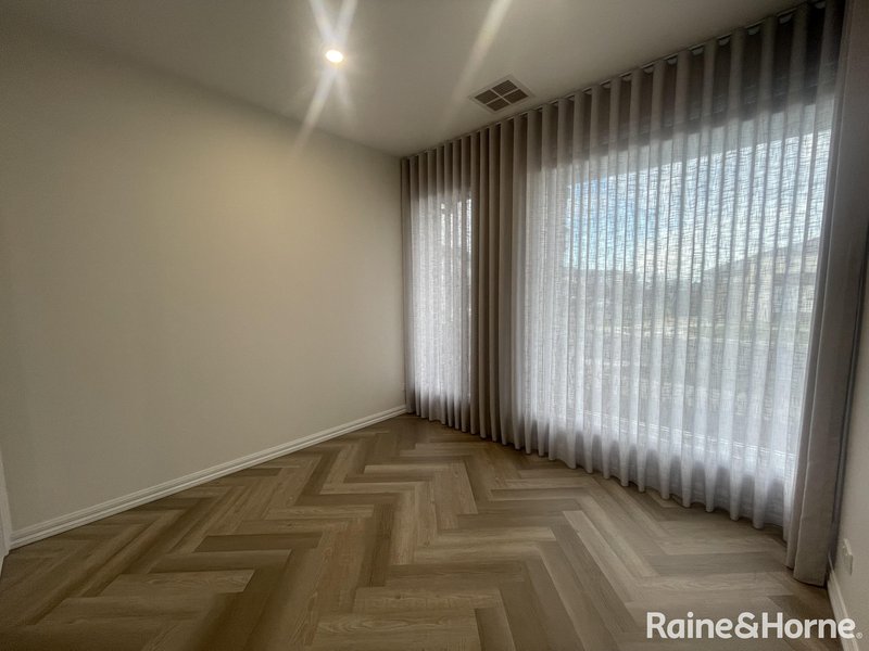 Photo - 15 Wombargo Crescent, Wollert VIC 3750 - Image 6