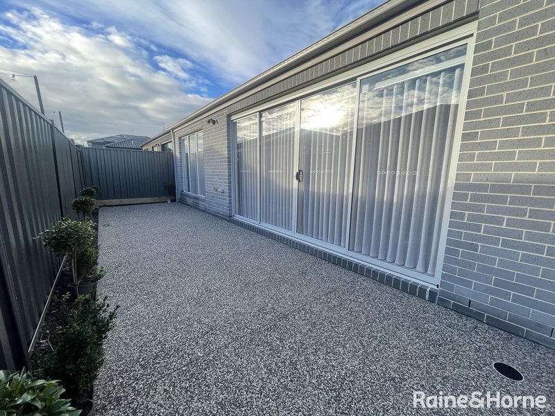 Photo - 15 Wombargo Crescent, Wollert VIC 3750 - Image 13