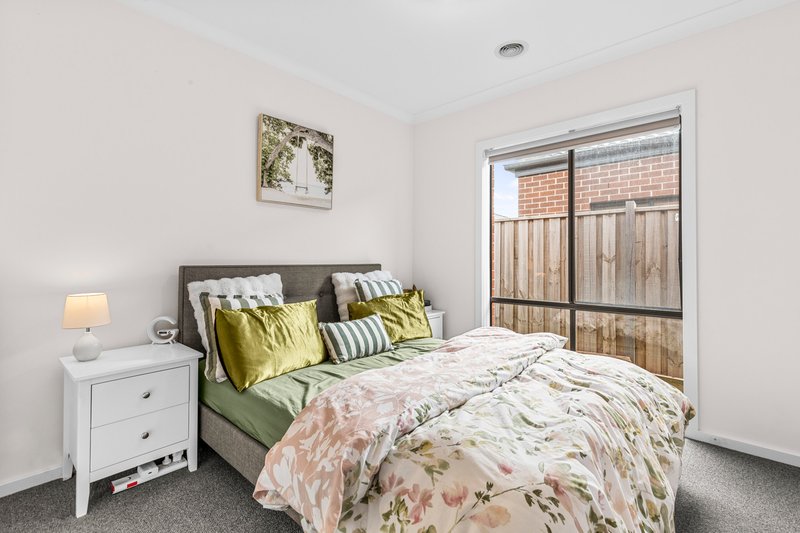 Photo - 15 Wonderland Road, Werribee VIC 3030 - Image 9