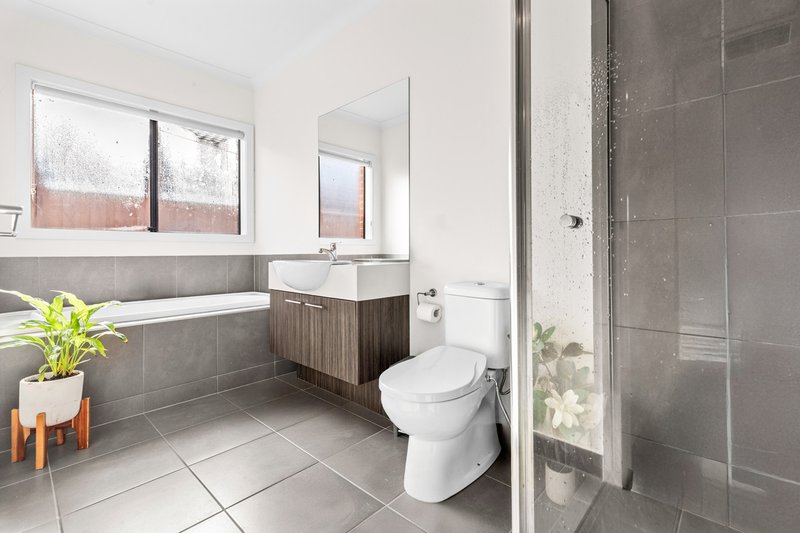 Photo - 15 Wonderland Road, Werribee VIC 3030 - Image 10
