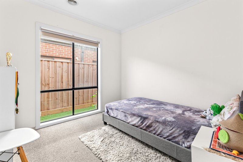 Photo - 15 Wonderland Road, Werribee VIC 3030 - Image 11