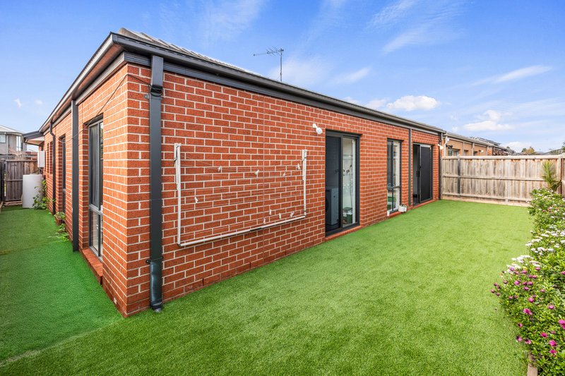 Photo - 15 Wonderland Road, Werribee VIC 3030 - Image 13