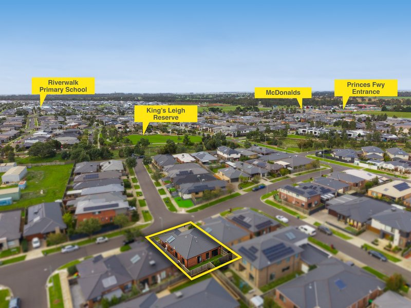Photo - 15 Wonderland Road, Werribee VIC 3030 - Image 16
