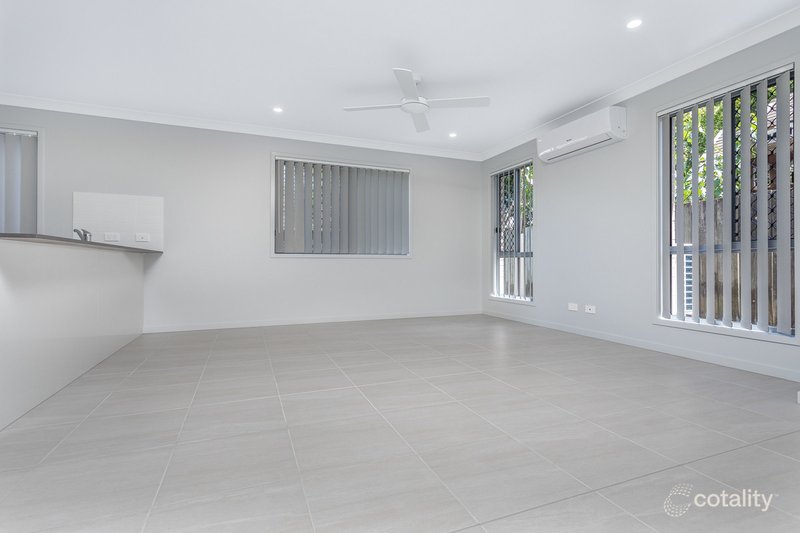 Photo - 1/5 Woodlands Avenue, Petrie QLD 4502 - Image 3