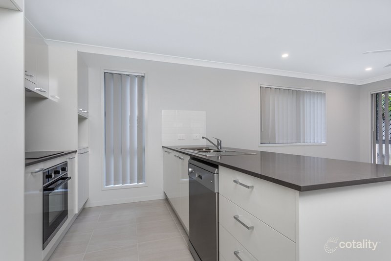 Photo - 1/5 Woodlands Avenue, Petrie QLD 4502 - Image 4
