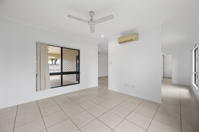 Photo - 15 Yarra Crescent, Kelso QLD 4815 - Image 2