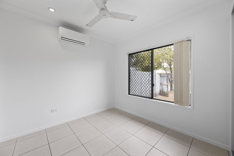 Photo - 15 Yarra Crescent, Kelso QLD 4815 - Image 7