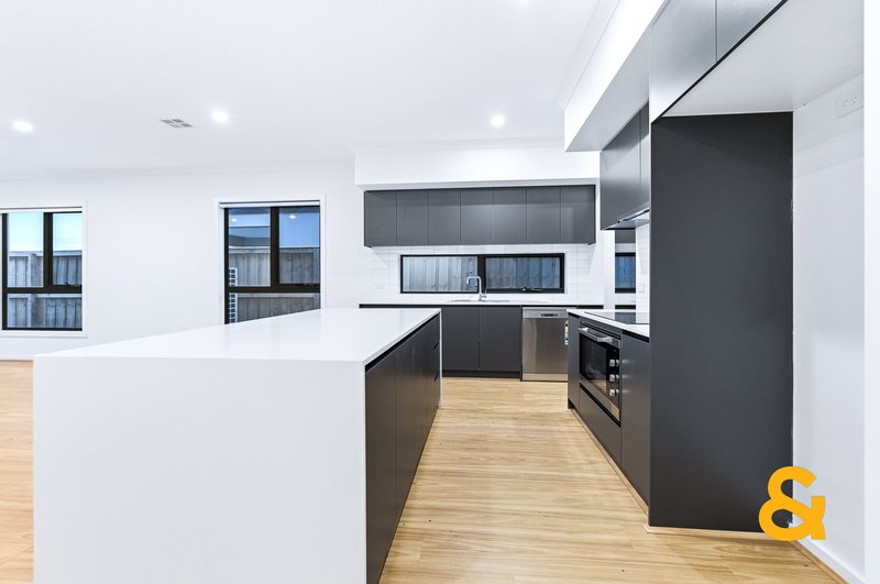 Photo - 150 Campestre Drive, Sunbury VIC 3429 - Image 6
