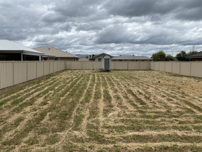 Photo - 150 Deniliquin Street, Tocumwal NSW 2714 - Image 2