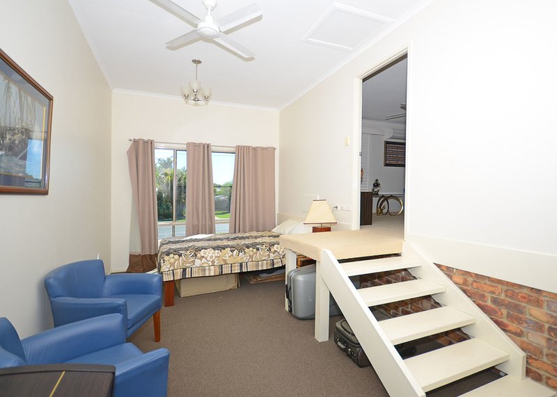 Photo - 150 Hammond Street, Urangan QLD 4655 - Image 5