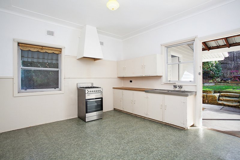 Photo - 150 Headland Road, North Curl Curl NSW 2099 - Image 3