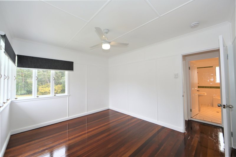 Photo - 150 Lawn Street, Holland Park QLD 4121 - Image 7