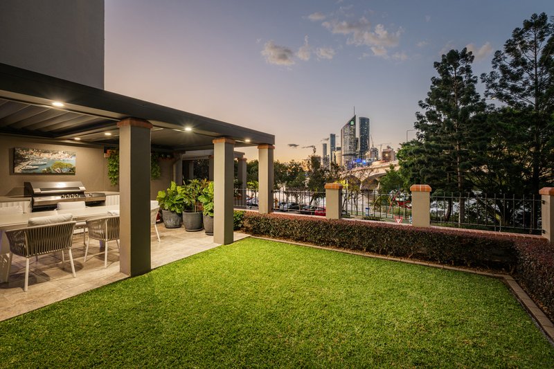 Photo - 1/50 Lower River Terrace, South Brisbane QLD 4101 - Image 1
