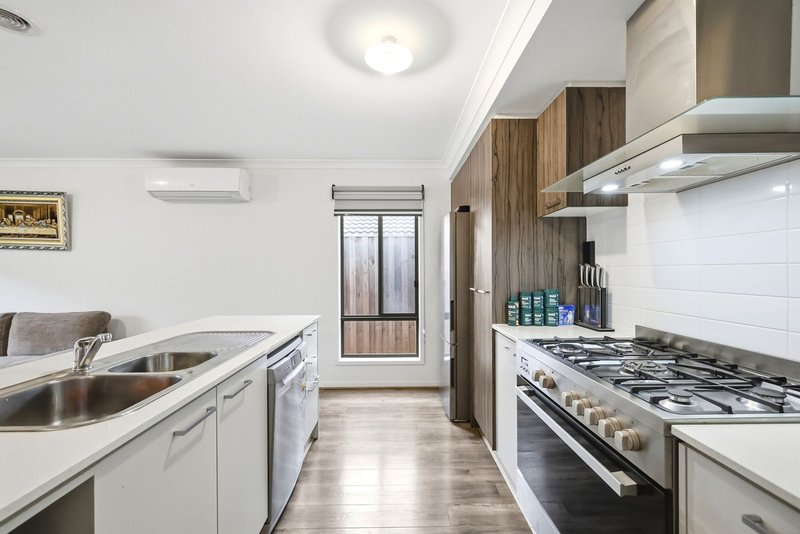 Photo - 150 Stonehill Drive, Maddingley VIC 3340 - Image 2