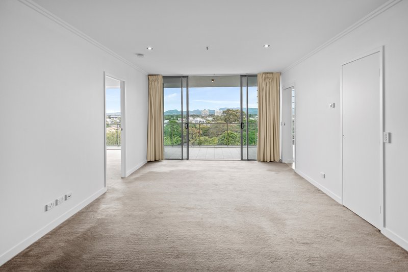 Photo - 1501/33 T E Peters Drive, Broadbeach Waters QLD 4218 - Image 4