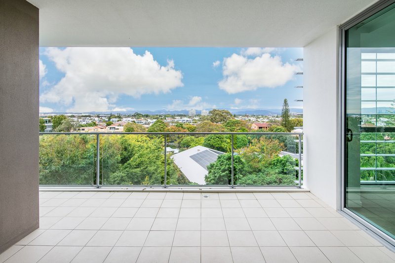 Photo - 1501/33 T E Peters Drive, Broadbeach Waters QLD 4218 - Image 32